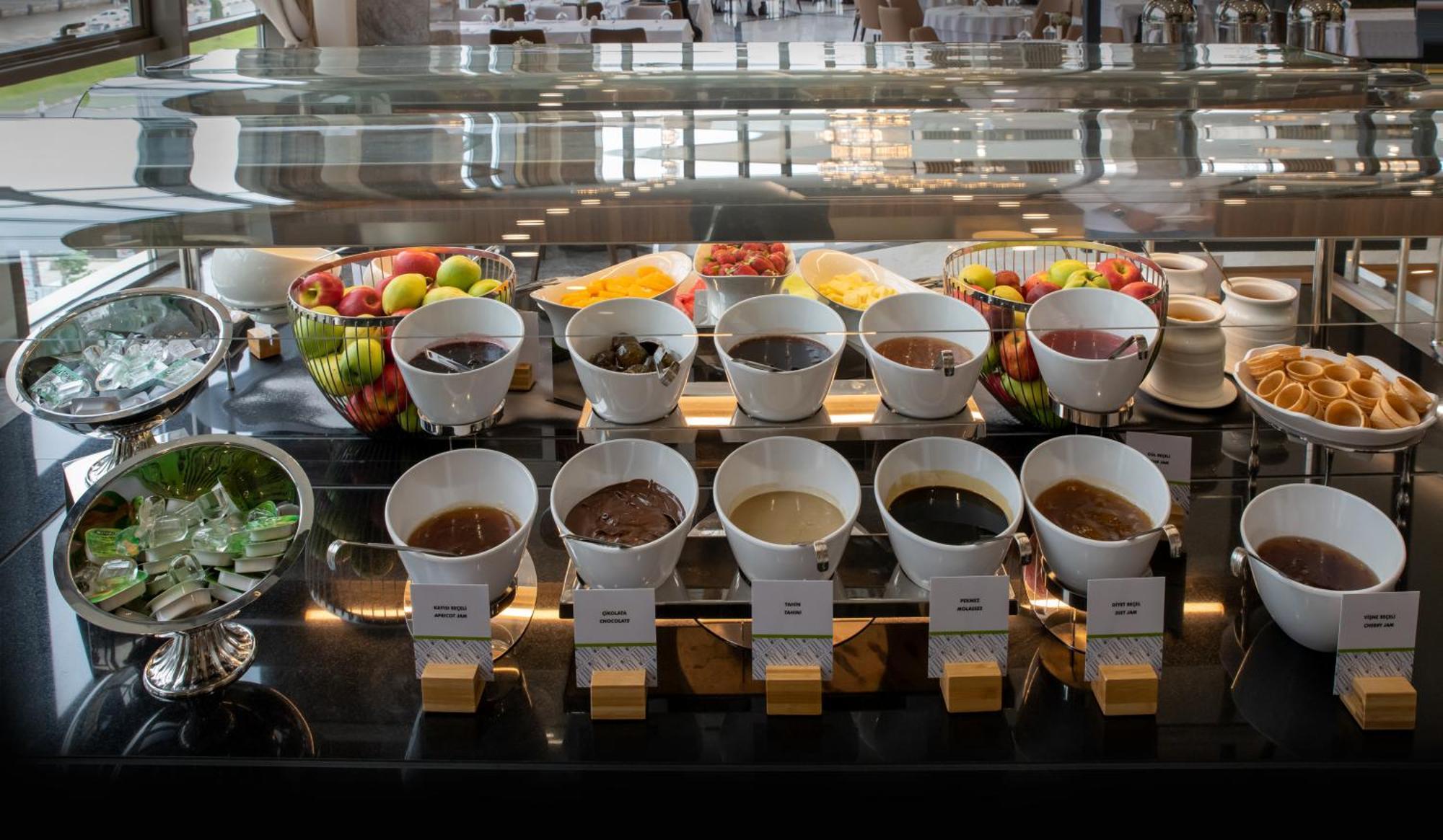 Doubletree By Hilton Manisa Hotel Exterior foto